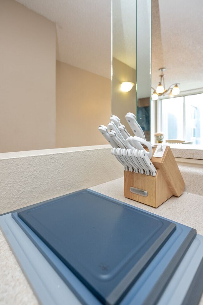 Building Photo - Charming Furnished Condo in Taku/Campbell - Everything You Need in One Place!