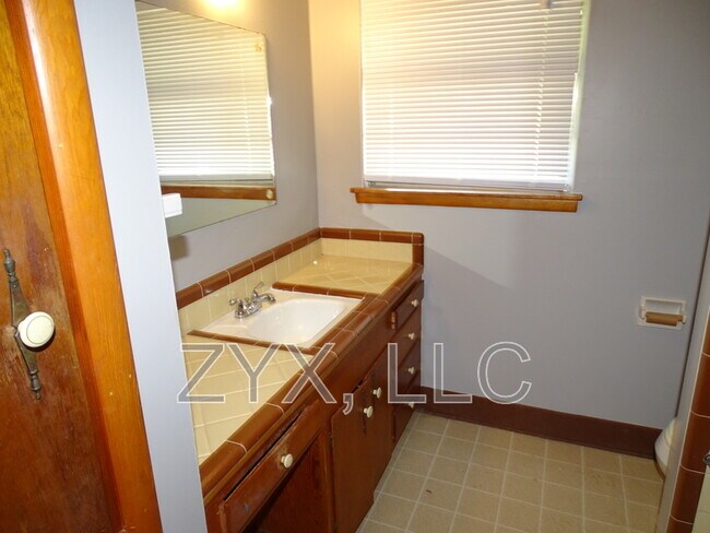 Building Photo - 4829 S Lawton Ave