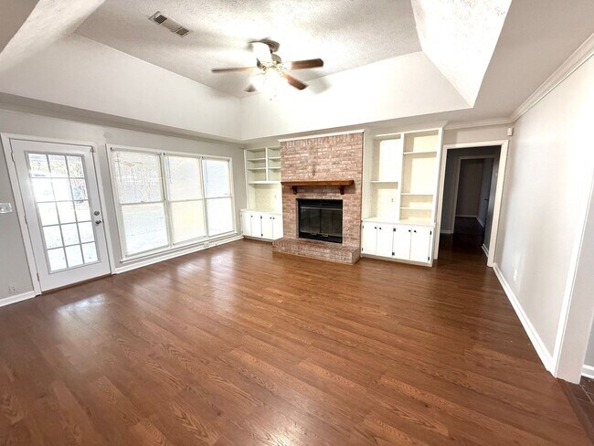 Building Photo - ** 4 Bed 2 bath located in Johnstown ** Call our self showing number to schedule a tour 334-366-9198