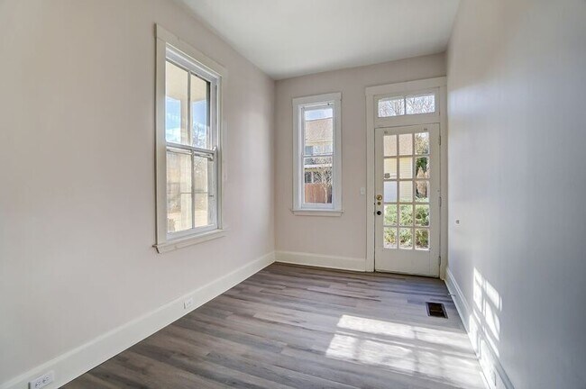 Building Photo - 2701 Cleinview Ave