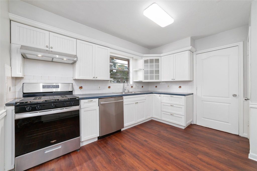 Building Photo - 25602 Oakhurst Dr