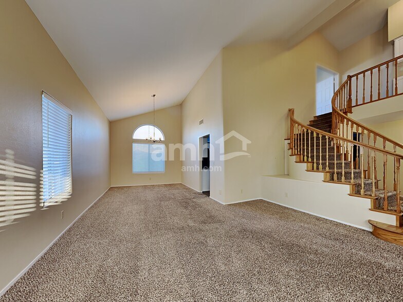 Building Photo - 288 Vallarte Dr