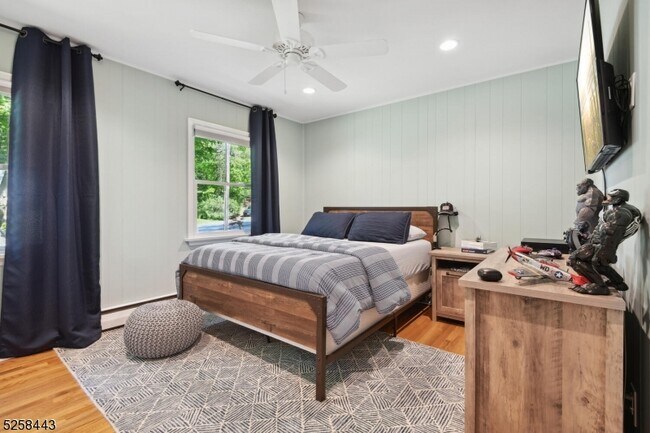 Building Photo - 204 Deerfield Ln