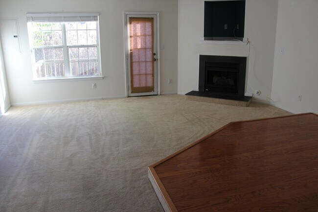 Building Photo - 148 River Walk Ct