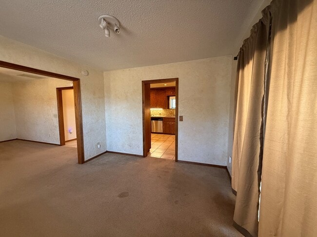 Building Photo - 1940 Ives Way Ln