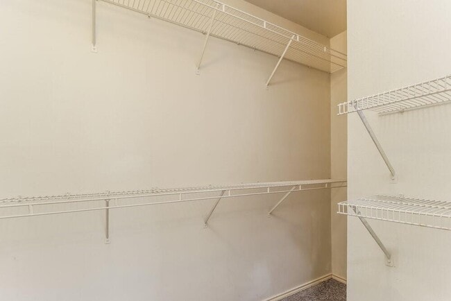 Building Photo - 2106 Falling Oaks Rd