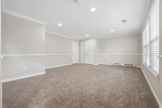 Building Photo - 2305 Pointe View Dr