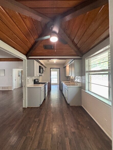 Building Photo - 1121 Goldenrod Dr