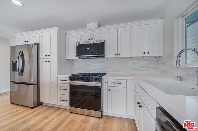 Building Photo - 1125 Manhattan Ave