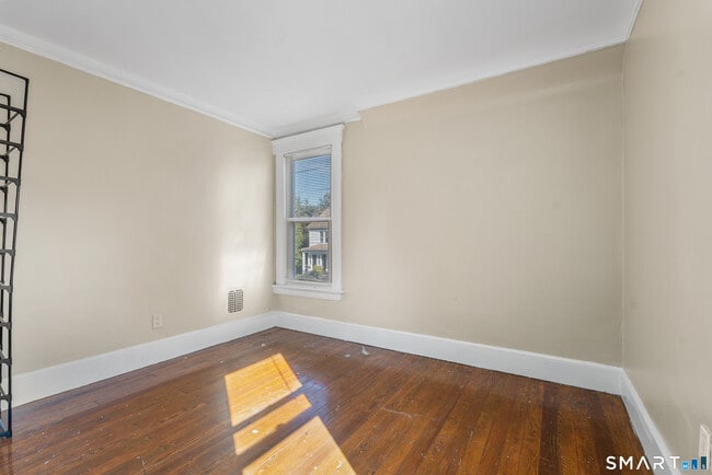 Building Photo - 304 Fairview Ave