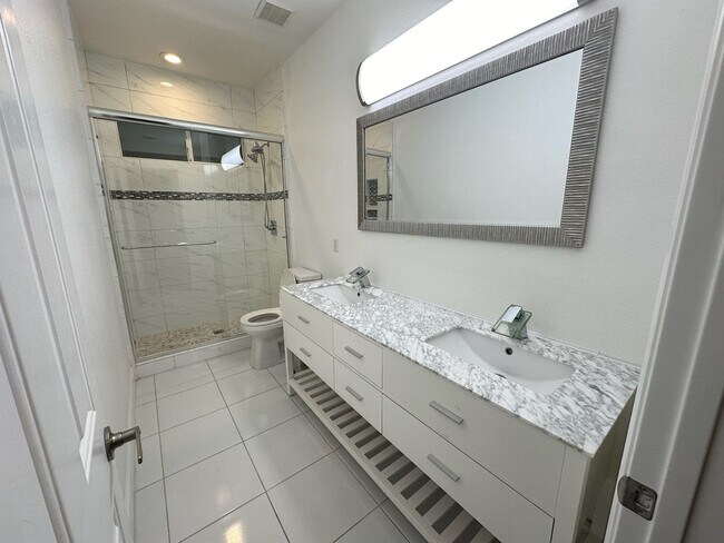 Building Photo - 5701 W Country Ave