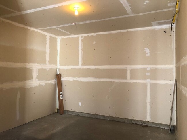 Building Photo - UNIQUE RAMBLER with views in Dockside at Kitsap Lake!