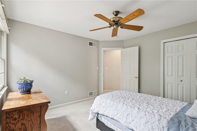 Building Photo - 403 Worth Ct