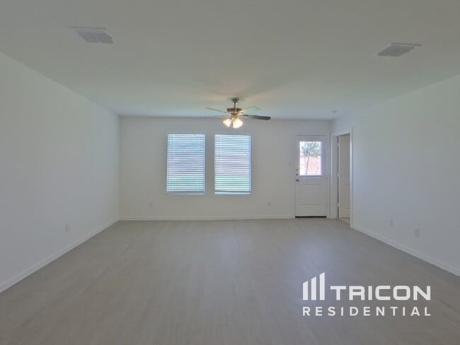 Building Photo - 1728 Poptic Ln