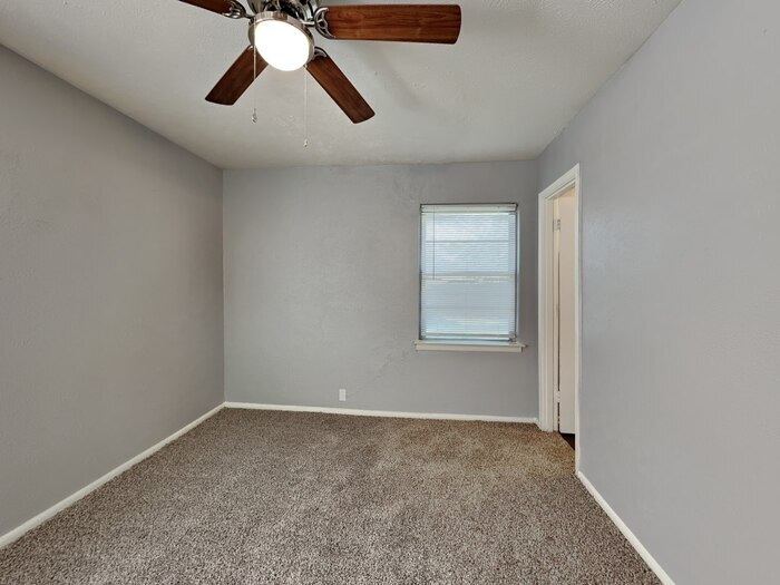 Building Photo - 2126 Ridgeway St