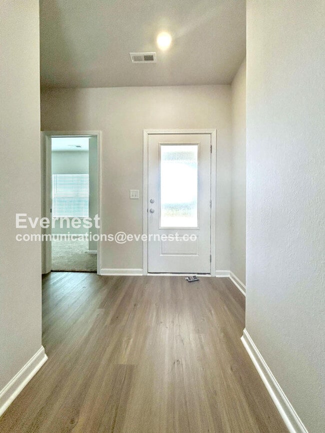 Building Photo - 106 Lightning Dr