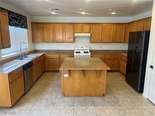 Building Photo - 302 Waterton Lakes Ave
