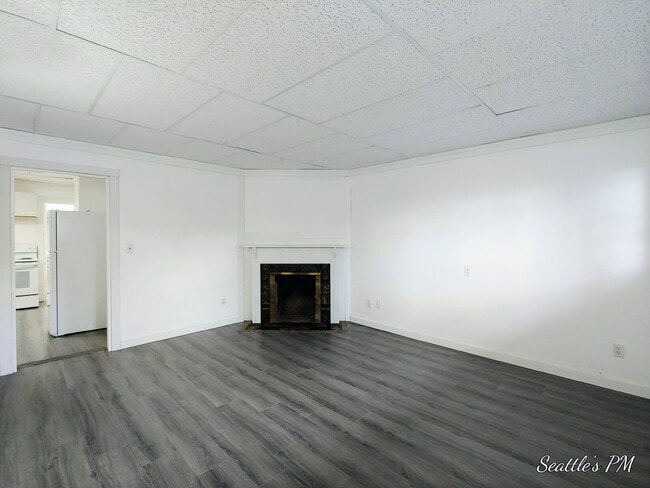 Building Photo - **FREE JUNE RENT**Newly Remodeled 1bdrm in Convenient Eastlake Neighborhood with Washer\Dryer and...