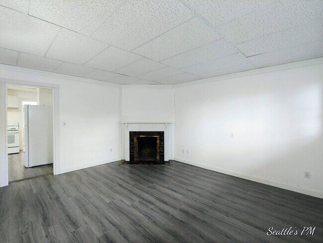 Building Photo - Newly Remodeled 1bdrm in Convenient Eastlake Neighborhood with Washer\Dryer and Parking