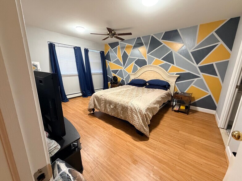 Master Bedroom - 2 Stevens Pl