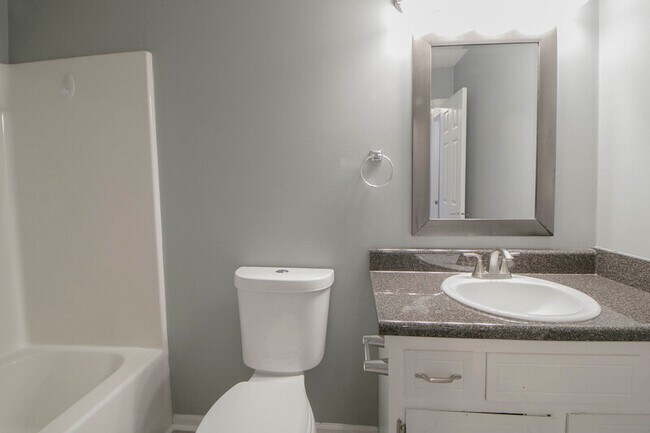 Building Photo - 205 Ruf Dr