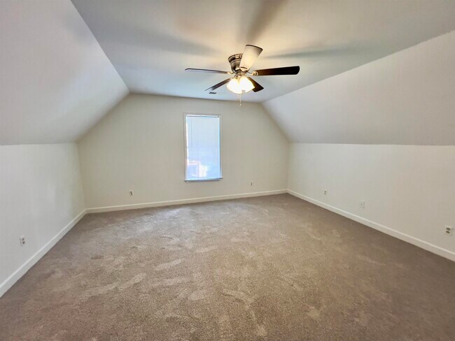 Building Photo - 251 Cross Point Cove