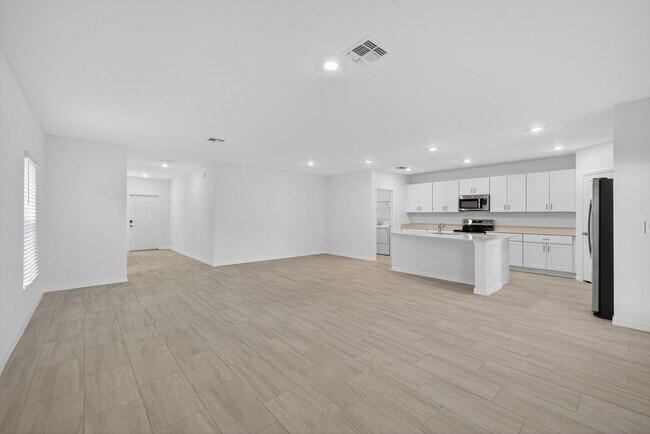 Building Photo - Brand-new 5 Bed now Available!