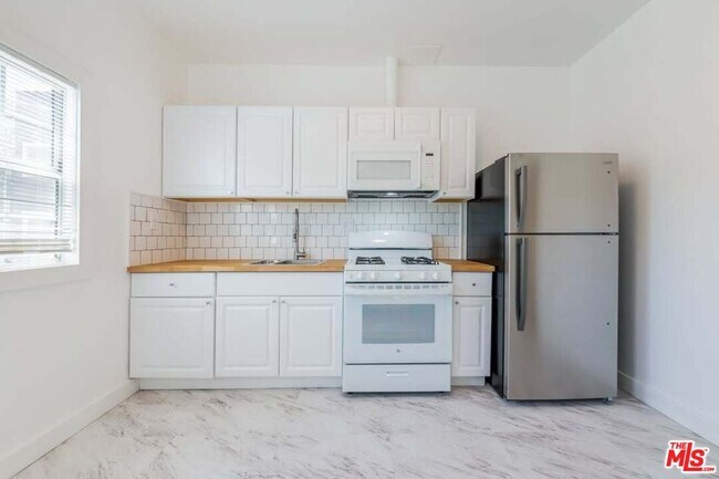 Building Photo - 400 S Rampart Blvd