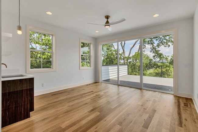 Building Photo - 660 Vernon Ave