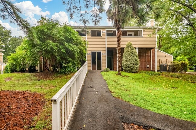 Primary Photo - Recently renovated condo near Crabtree!