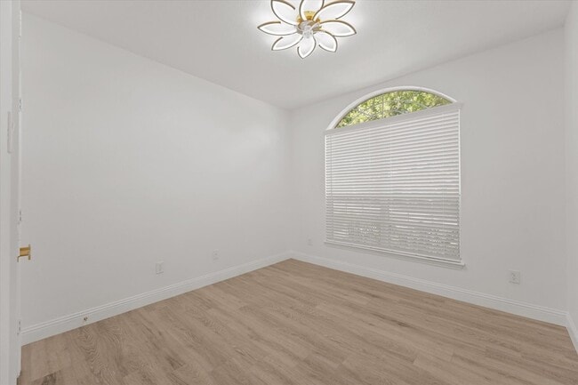 Building Photo - 322 Hillcroft Dr