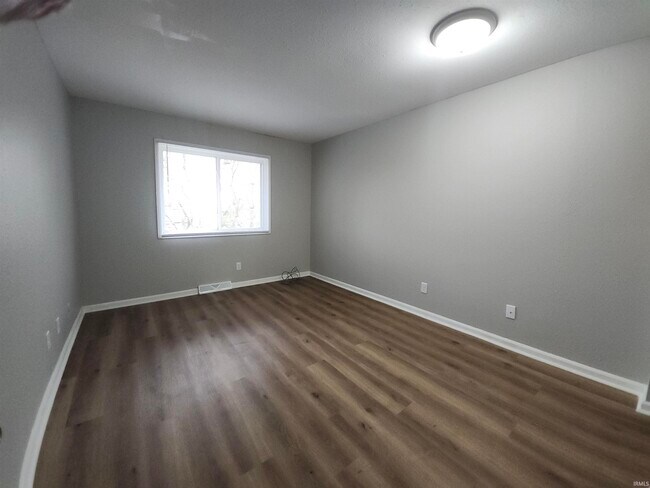 Building Photo - 38042 Dow Ct