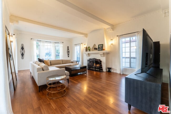 Building Photo - 4198 Angeles Vista Blvd