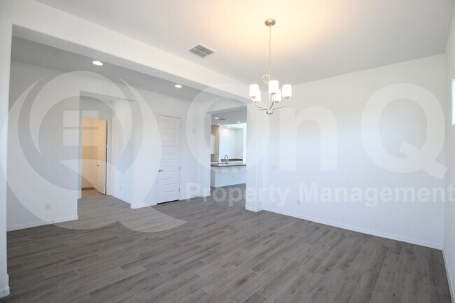 Building Photo - 19031 E Braeburn Ln