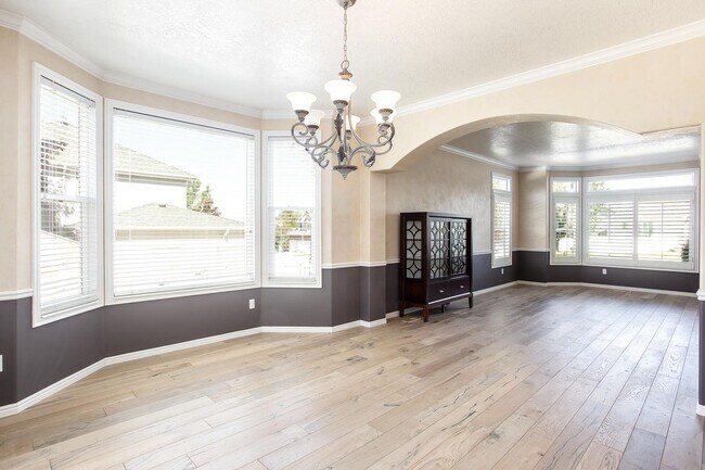 Building Photo - Bright and Spacious Living in Willow Creek