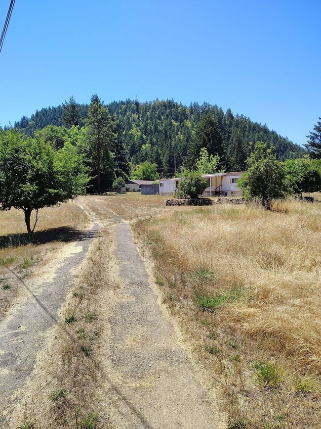 Building Photo - Quiet 2bedroom 1 bath mobile in Country