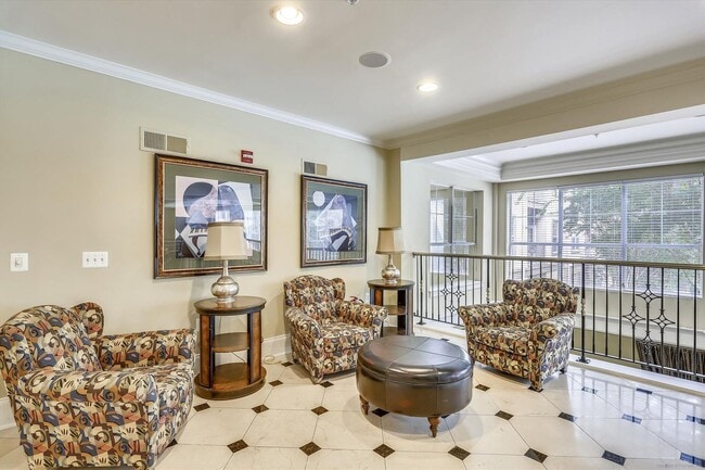 Building Photo - FRESH & READY! 2BD/2BA Next to METRO with ...