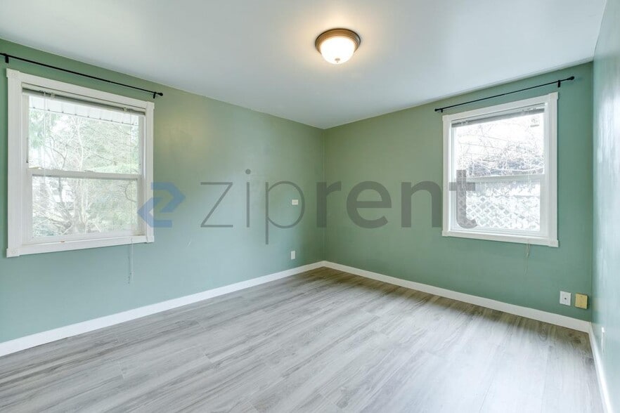 Building Photo - 3733 88th Ave SE