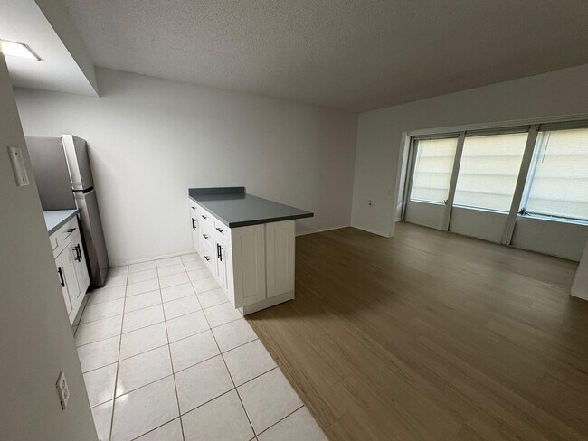 Building Photo - 1204 Bahama Bend