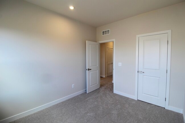 Building Photo - 3663 Ponton Rd