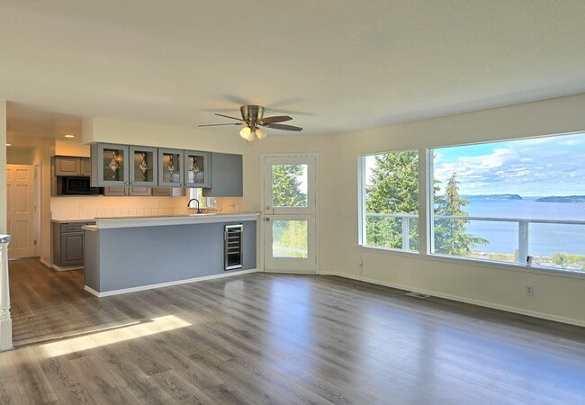 Building Photo - 2 Bedroom Home with Sound, Island and Ferr...