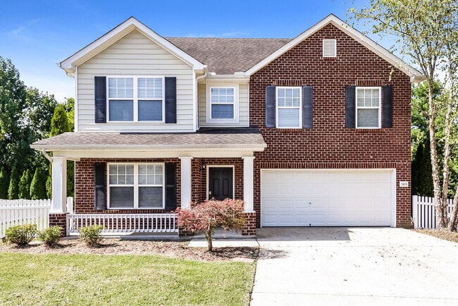 Building Photo - 5823 Roxbury Dr