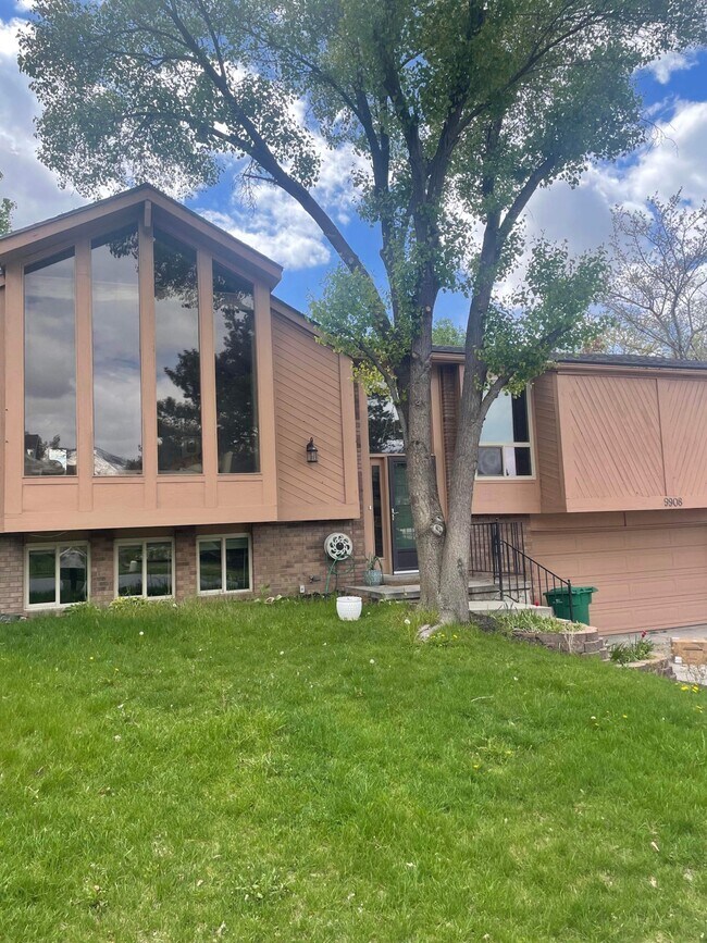 Building Photo - 9908 S Falconhurst Dr