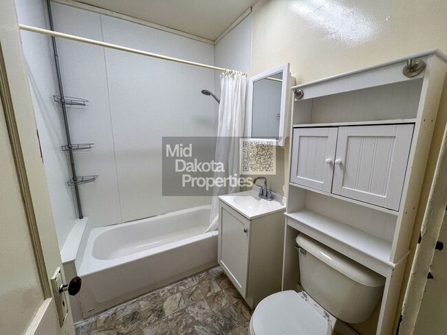 Building Photo - 500 S Wisconsin- 2 bedroom house