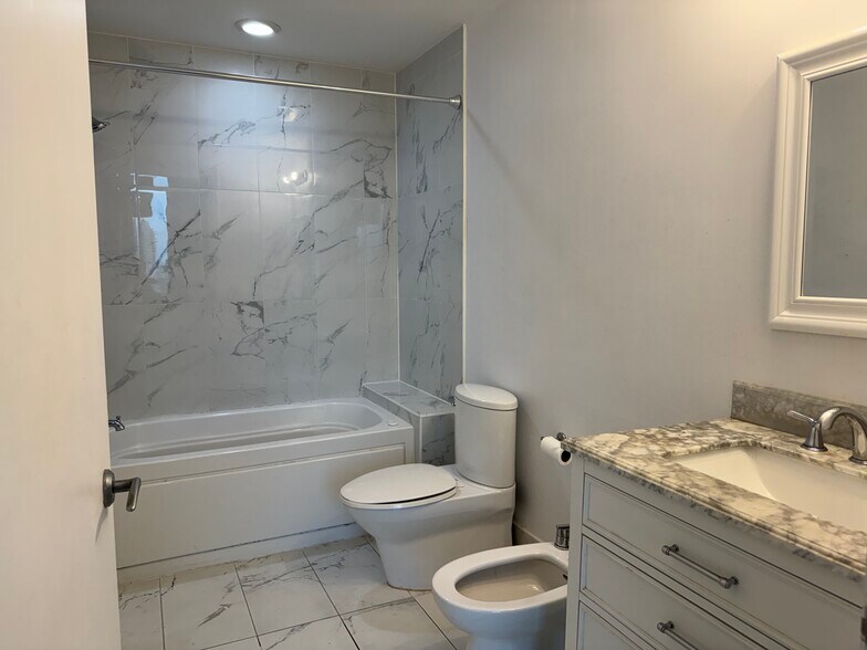 Master bathroom - 3029 NE 188th St