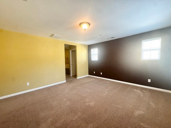 Building Photo - 72 Crystalwood Cir
