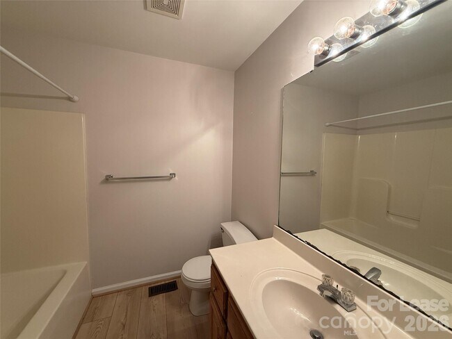 Building Photo - 336 Valley Glen Ct NW