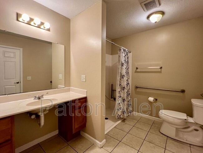 Building Photo - 8 Zell Ln