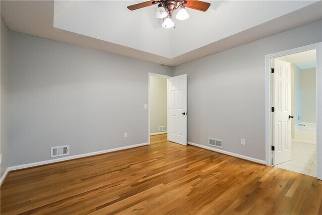 Building Photo - 2010 Golden Ridge Cir
