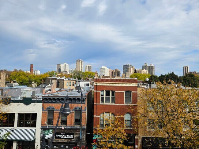 Building Photo - 2250 N Lincoln Ave